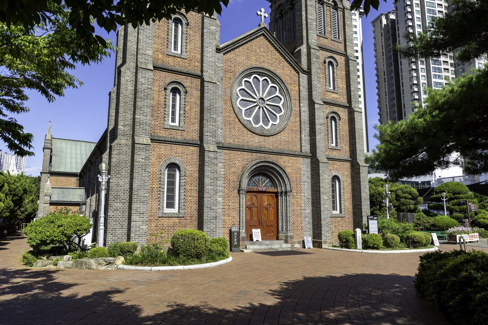Gyesan-dong Cathedral in Daegu: red brick, twin spires and a rose window (June 2026)