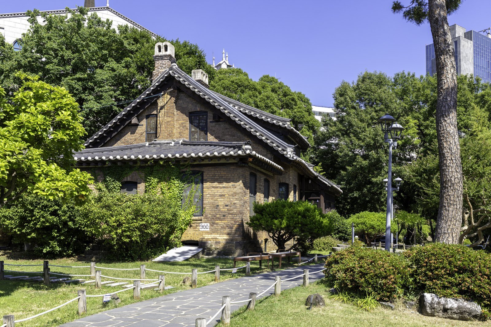 A red-brick missionary house and its garden on Cheongna Hill (June 2026)