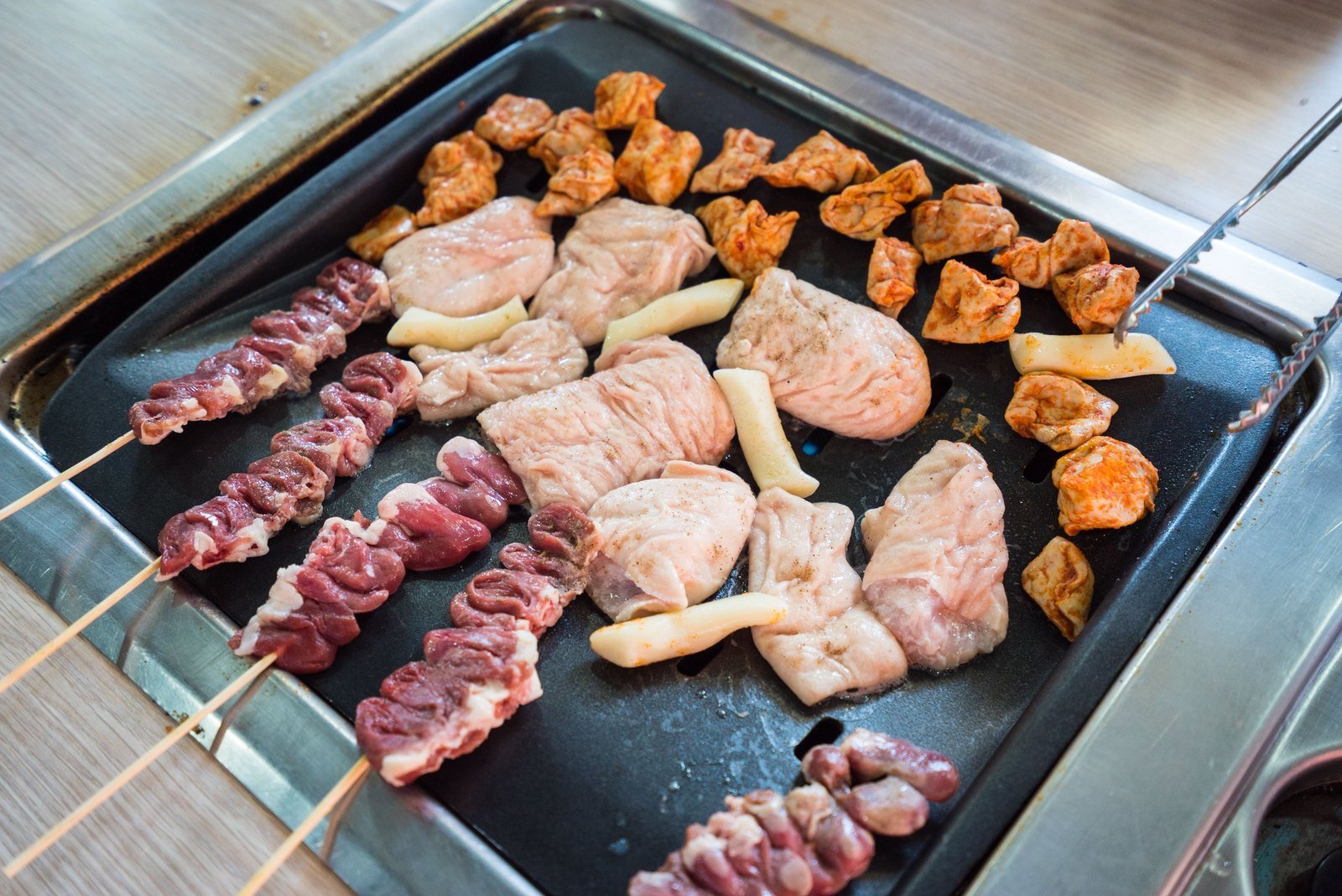 Makchang on a grill rack in the Anjirang gopchang alley