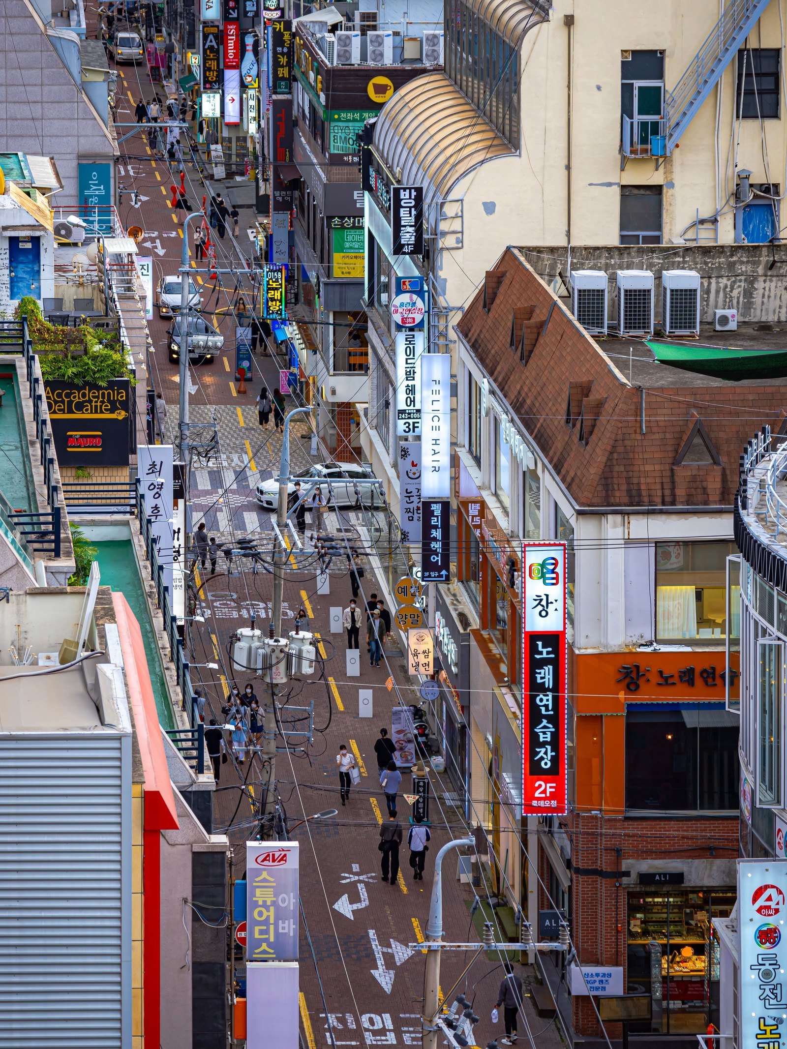 Dongseong-ro from above
