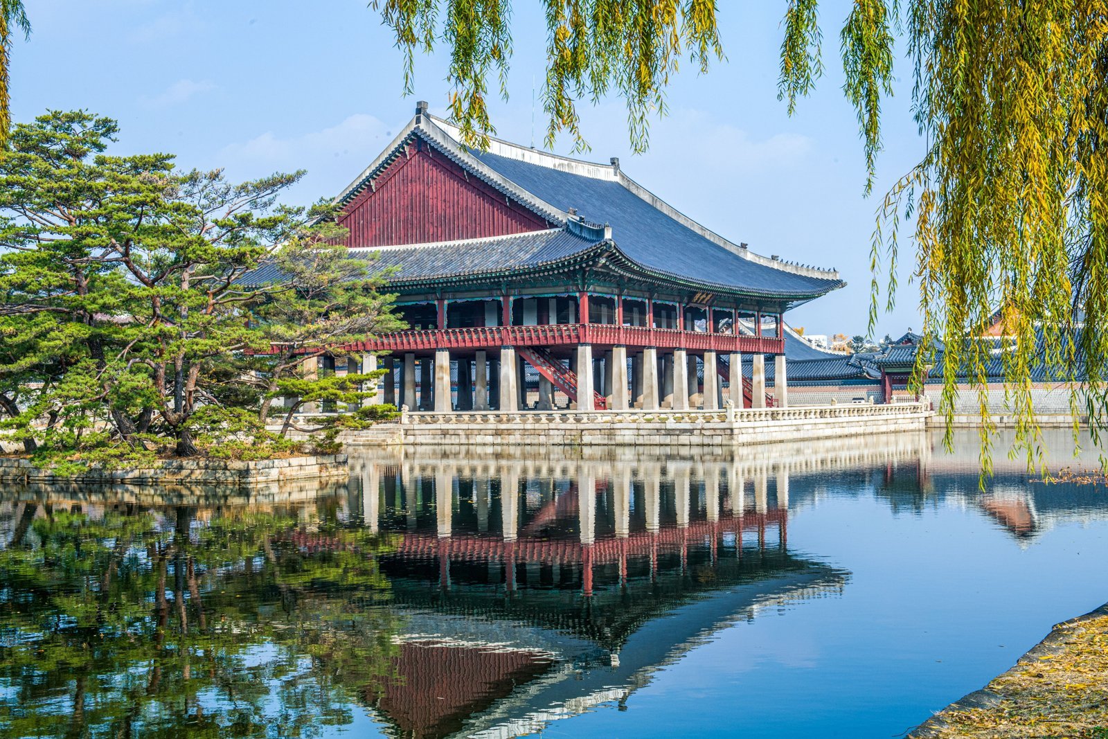 Gyeonghoeru Pavilion reflected in its pond (November 2020)