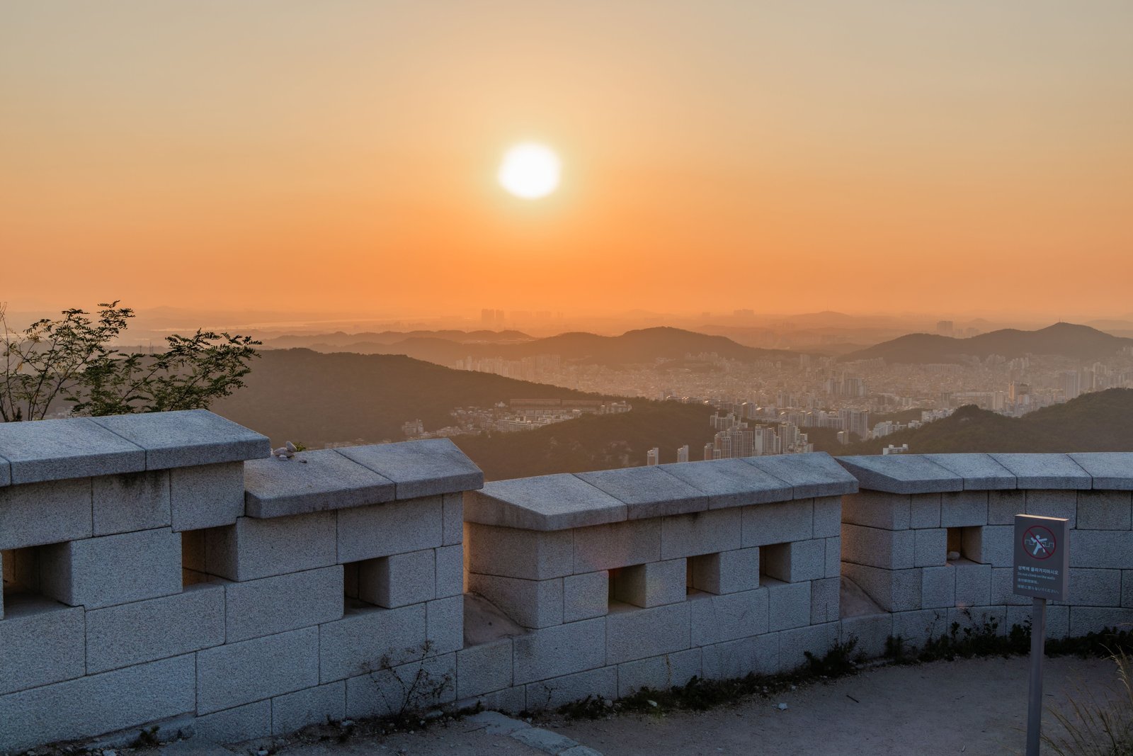 Sunset over the Inwangsan wall (June 2024)