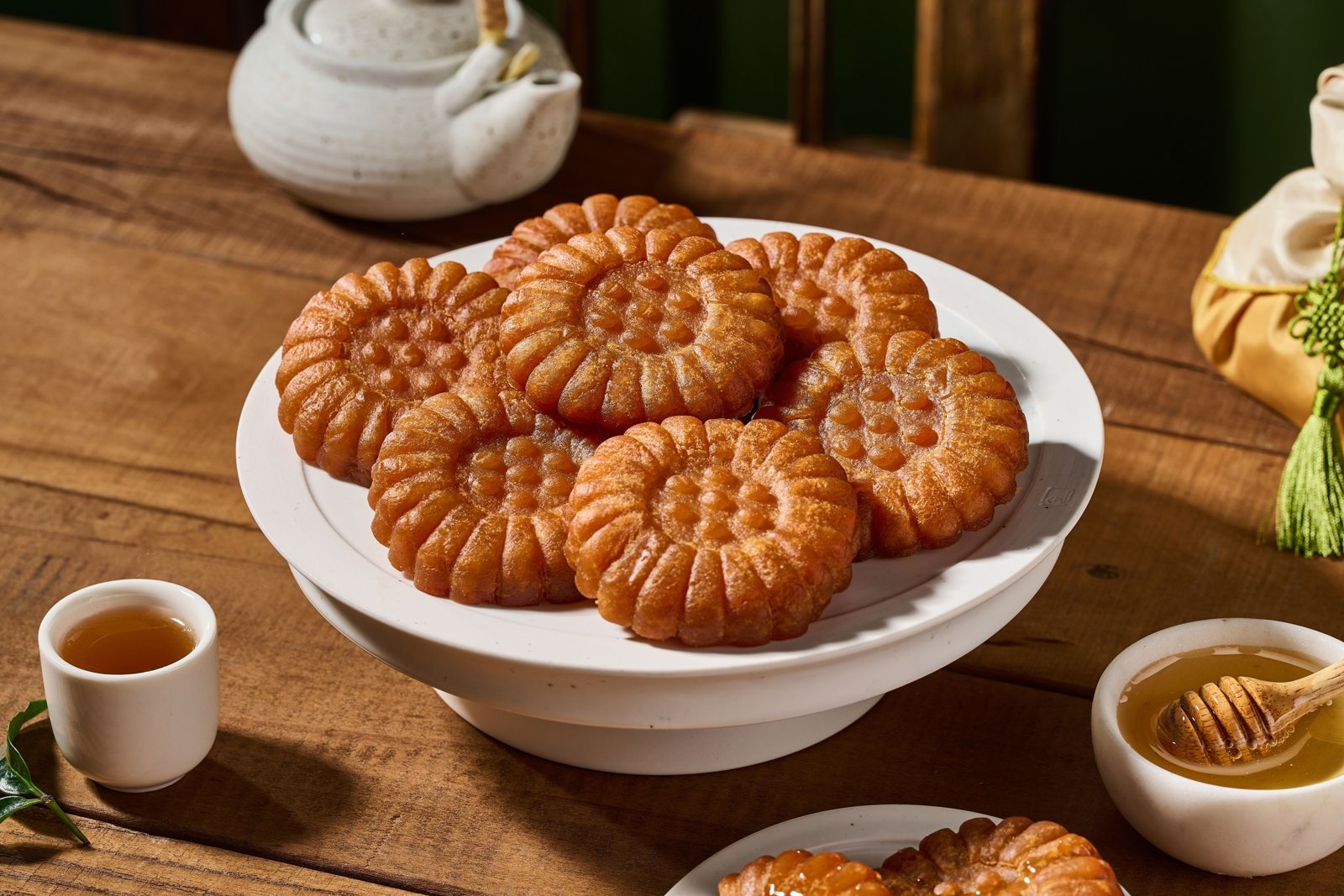 Yakgwa, the star of the traditional desserts on Running Man and the item you will see most on Ikseon-dong dessert menus (reference photo)