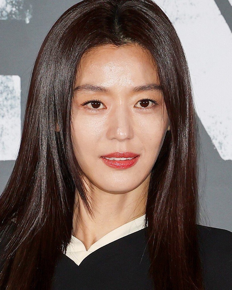 Jun Ji-hyun close-up, 2026